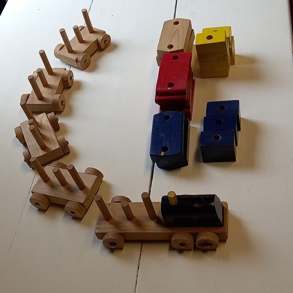 Wood train set for display - Picture 2 of 9